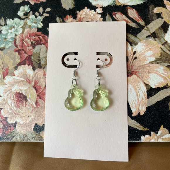 🍐 Green Pear Earrings - Picture 4 of 5